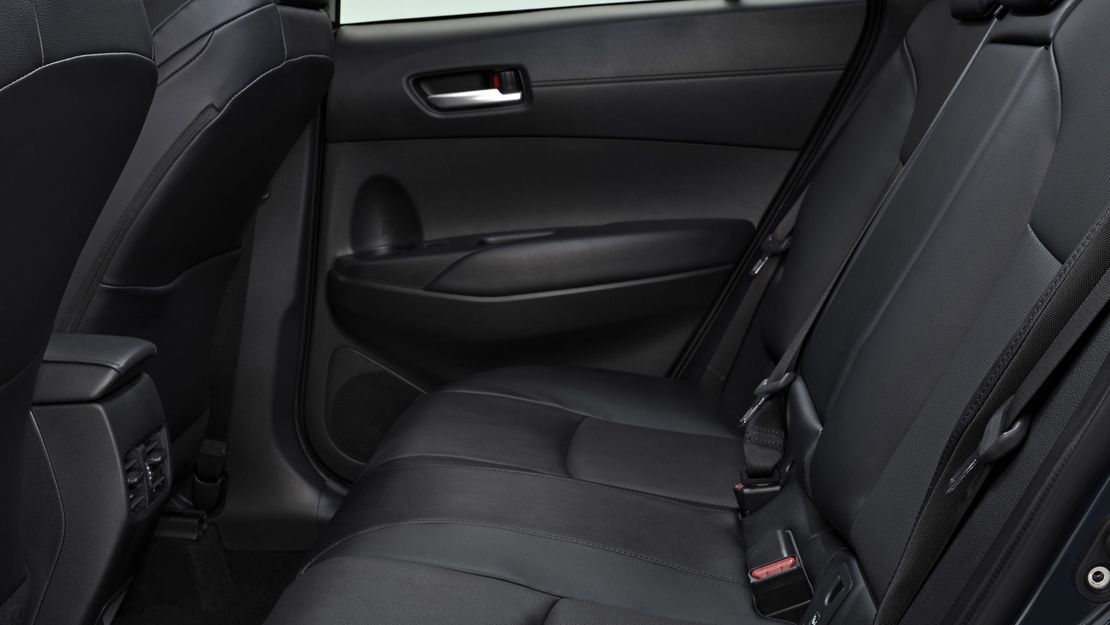Toyota-Corolla-Cross-interieur-stoelen