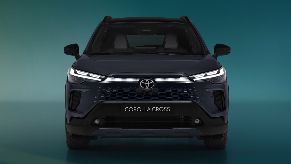 Toyota-Corolla-Cross-voor-aanzicht-stilstaand-exterieur