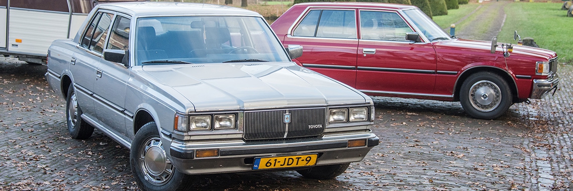 Toyota-Crown-Super-Saloon-en-Toyota-Crown-2.2-diesel-exterieur-klassieke-caravan-2.jpg