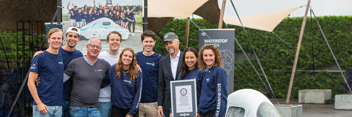 Toyota-exterieur-waterstofauto-afstandsrecord-studenten