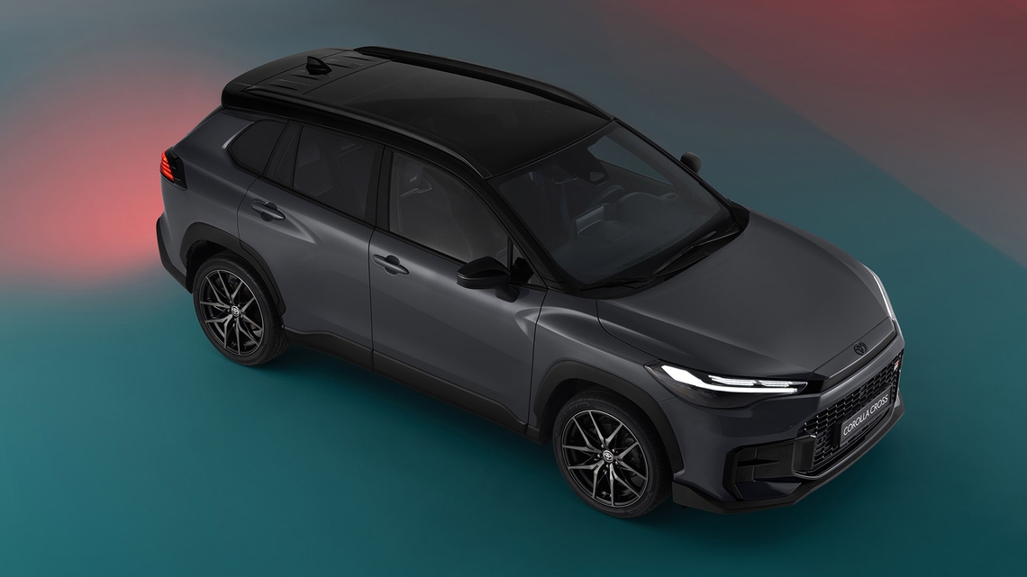 Toyota-Corolla-Cross-GR-Sport-boven-aanzicht-stilstaand-exterieur